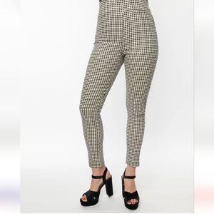 Unique Vintage Ivory & Black Gingham Rizzo Cigarette Pants